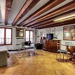 Canal View Suite In Rialto By Wonderful Italy